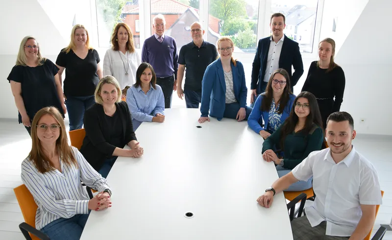 Das Team der Kanzlei am Besprechungstisch
